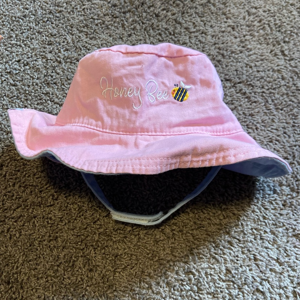 Adorable reversible toddler sun hat ☀️